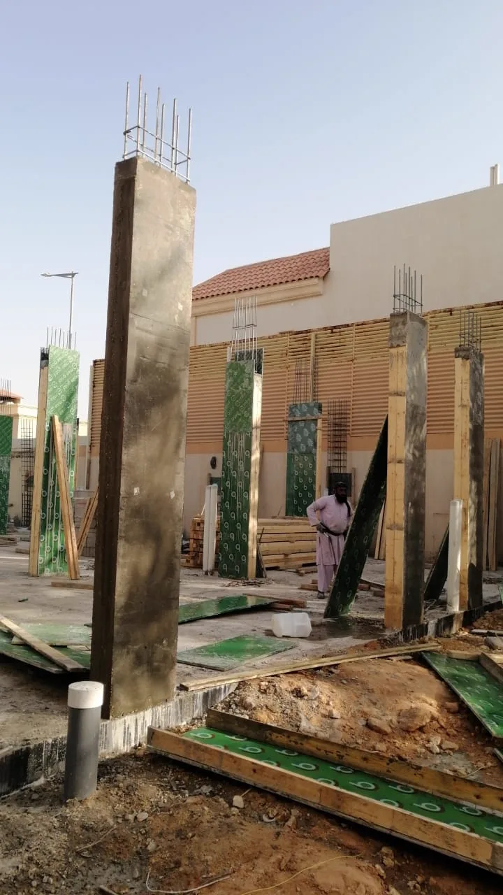 فك نجارة وصب أعمدة خرسانية واستلام هندسي لمشروع سكني